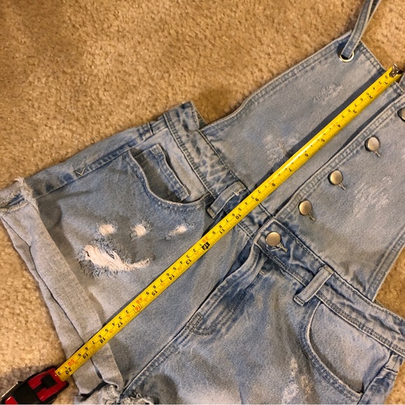 Tinseltown Denim Distressed Short Overalls Size Small - Picture 10 of 10